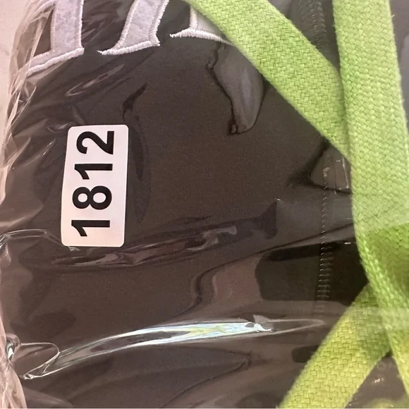 WICKED Musical Full Zip Embroidered Hoodie Size XL Green Black - Picture 10 of 10